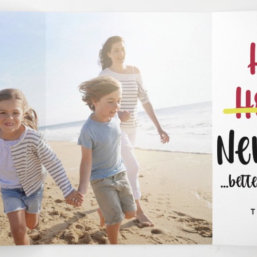 ユーモアあふれる「遅れてもいいじゃない、新年の写真」 三つ折りクリスマスカード (内部中)