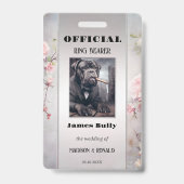 ユーモアたっぷりな花のウェディングリングベアラーの写真付きIDバッジ バッジ (表面)