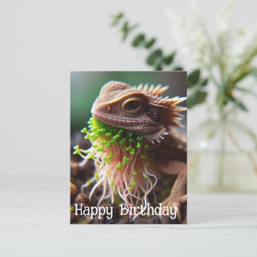 ユーモアたっぷりのトカゲのモスガーデン誕生日 ポストカード (スタンド正面)