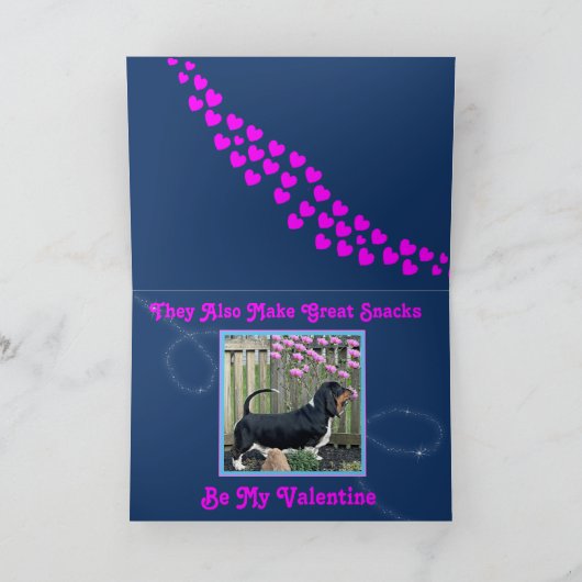 ユーモアたっぷりのバレンタインデーのカードにバセットと花 カード (内部)