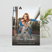 ユーモアたっぷりの写真を使った結婚式の事前お知らせカード 招待状 (スタンド正面)