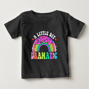 ユーモアたっぷりの名言 少しドラマチック、かわいいドーナツ。 ベビーTシャツ