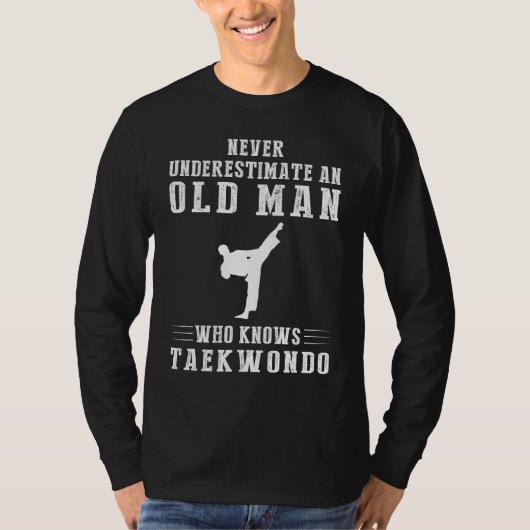 ユーモアとテコンドーを巧みに操る:老人がPを解き放つ Tシャツ (正面)