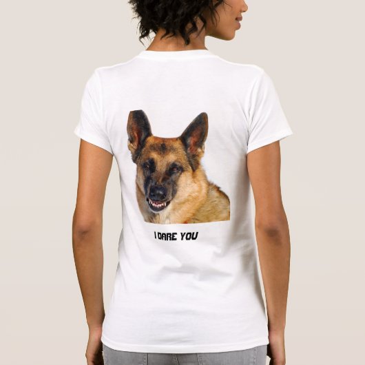 ユーモアのあるで、おもしろいなジャーマン・シェパード Tシャツ (裏面)