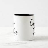 ユーモアのあるなことわざ|のcarpeのdiem |のコーヒー ツートーンマグカップ (中央)