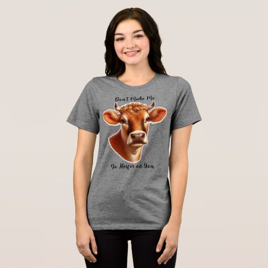 ユーモアのある牛イラストレーション付きよくはしゃぐ文字 トライブレンドＴシャツ (正面全面)