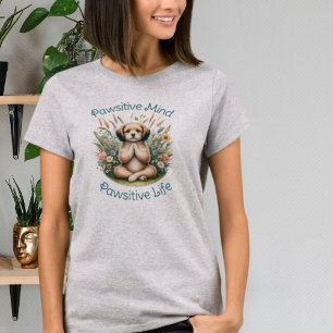 ユーモアのある瞑想犬のインスピレーションとなるポジティブな名言 Tシャツ
