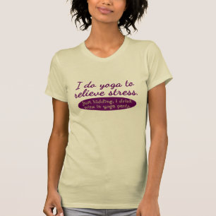 "ユーモアのある私はしますストレス"を取り除くためにヨガを Tシャツ