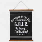 ユーモアのある読頭字語ホワイト文字 吊り下げ型タペストリー (正面)