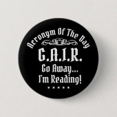 ユーモアのある読頭字語ホワイト文字 缶バッジ (正面)