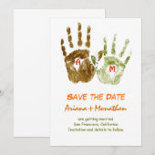 ユーモアのある面白い結婚式の延期を知らせる招待状に手を添えたもの 招待状 (正面/裏面)