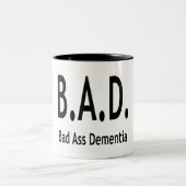 ユーモアのある 悪い 認知症 忘れっぽい タイポグラフィ ツートーンマグカップ (中央)