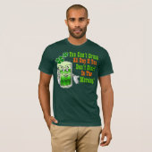 ユーモアを飲むおもしろいなSt patricks day Tシャツ (正面フル)