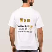 ユーモアママTシャツ – コーヒーで動機づけ、愛で駆動 Tシャツ (裏面)