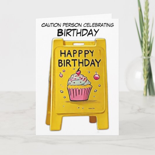 ユーモア満載の誕生日カード - 黄色の警告サインとコップ カード (正面)