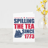 ユーモア満載の7月4日 お茶をぶちまけて以来1773年 カード (黄色い花)