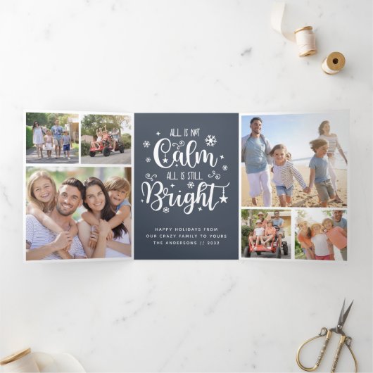 ユーモア満載の「全ては穏やかではない」フォトコラージュ 三つ折りクリスマスカード (内部)