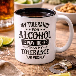 ユーモア満載!アルコールと人への寛容さ ツートーンマグカップ