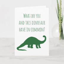 ユーモア溢れる恐竜の誕生日カード（ベジタリアン向け）