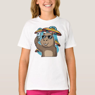 ユーモラスなカピバラのセルカUFOエイリアン宇宙Tシャツ Tシャツ