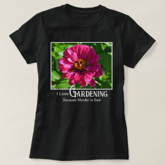ユーモラスなガーデニングの名言 ピンクの花 ハナミズキ ダイジー Tシャツ