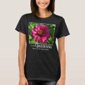 ユーモラスなガーデニングの名言 ピンクの花 ハナミズキ ダイジー Tシャツ (正面)