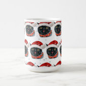 ユーモラスなクリスマスの黒猫の水彩画 コーヒーマグカップ (中央)