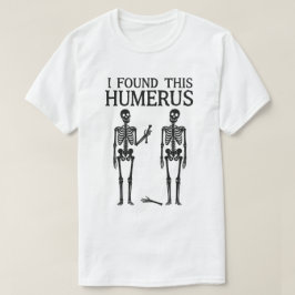 ユーモラスなスケルトン「この上腕骨を見つけたよ」| 骨のダジャレ Tシャツ