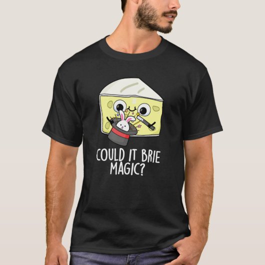 ユーモラスなチーズの駄洒落が楽しめる「Could It Brie Magic」ダーク背景 Tシャツ (正面)