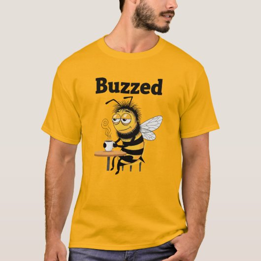 ユーモラスなハチのコーヒー好きデザイン Tシャツ (正面)