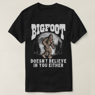 ユーモラスなビッグフットと月の森デザイン Tシャツ