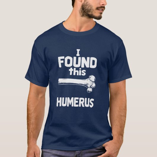 ユーモラスな上腕骨のダジャレを使った解剖学デザイン Tシャツ (正面)