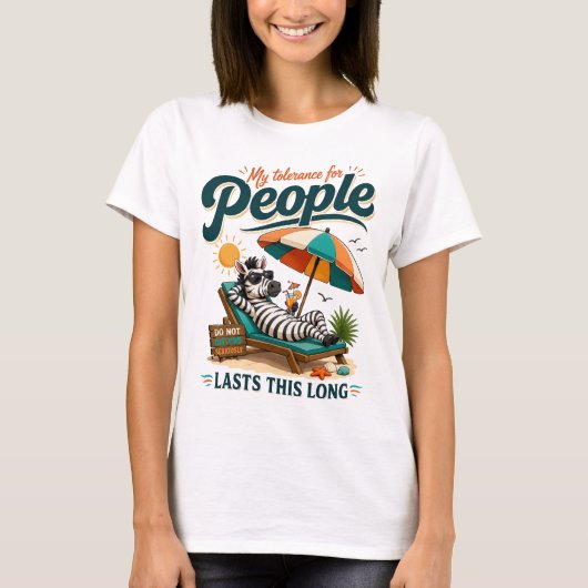 ユーモラスな内向型ゼブラの冗談 Tシャツ (正面)