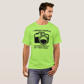 ユーモラスな写真家 写真撮影 Tシャツ (正面フル)