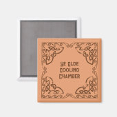 ユーモラスな冷蔵庫 ケルト調ボーダー入り Ye Olde Cooling Chamber マグネット (正面/裏面)