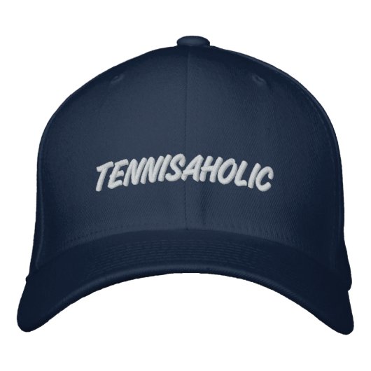ユーモラスな引用のあるテニス用帽子 | Tennisaholic 刺繍入りキャップ (正面)