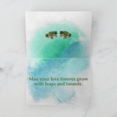 ユーモラスな結婚記念日のカエル夫婦の蓮の葉上の写真 カード (内部)