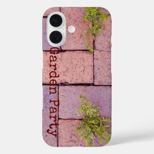 ユーモラスな舗装石模様の雑草 カスタムネーム iPhone 16ケース