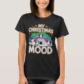ユーモラスな黒いお祭りペンギンのアイスドーム クリスマス Tシャツ (正面)