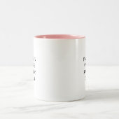 ユーモラスな「ただの不器用で皮肉屋な魅力的な人」引用 ツートーンマグカップ (中央)