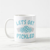 ユーモラスな「Let's Get Pickled 」 コーヒーマグカップ (左)