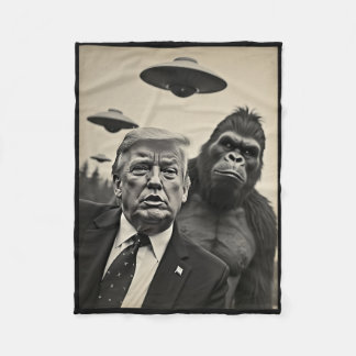 ユーモラス トランプ ビッグフット UFOと一緒にセルフィー 不思議なエイリアン  フリースブランケット