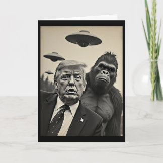 ユーモラス トランプ ビッグフット UFOと一緒に自撮り 変なエイリアン  カード