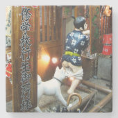 ユーモ日本のー – ズボンを下ろす犬 ストーンコースター (正面)