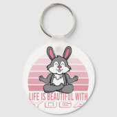 ヨガおもしろいをしている可愛いうさぎ。ヨガおもしろいポーズ キーホルダー (正面)