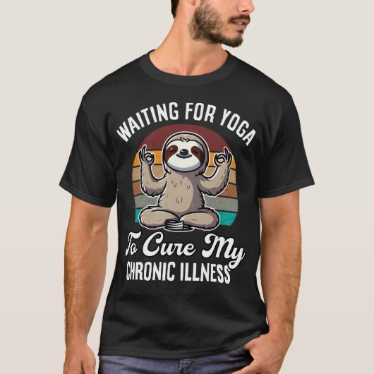 ヨガが私の慢性疾患を治すのを待っておもしろい Tシャツ (正面)