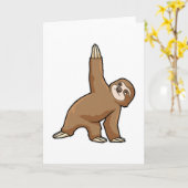 ヨガでストレッチするナマケモノの足 カード (黄色い花)