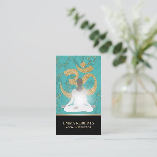 ヨガのインストラクターのナマステのターコイズ及び金ゴールド 名刺 (スタンド正面)