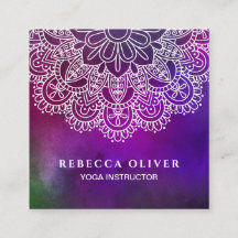 ヨガのインストラクターの紫色の水彩画の曼荼羅