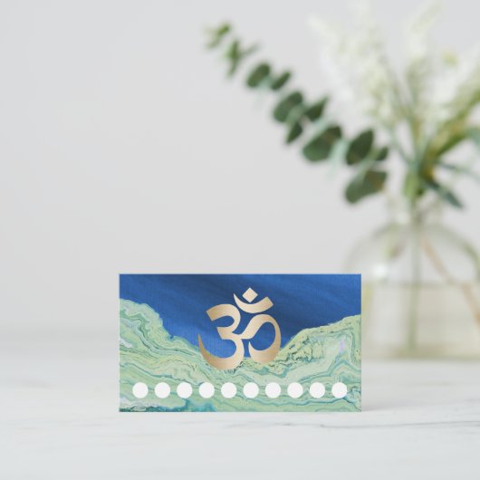 ヨガのインストラクターOmの記号のターコイズ及び青いロイヤリティ ロイヤリティカード (スタンド正面)